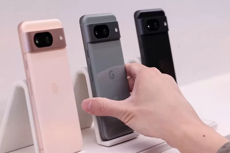 Google Unveils Pixel 8 and Smartwatch with Advanced AI Features