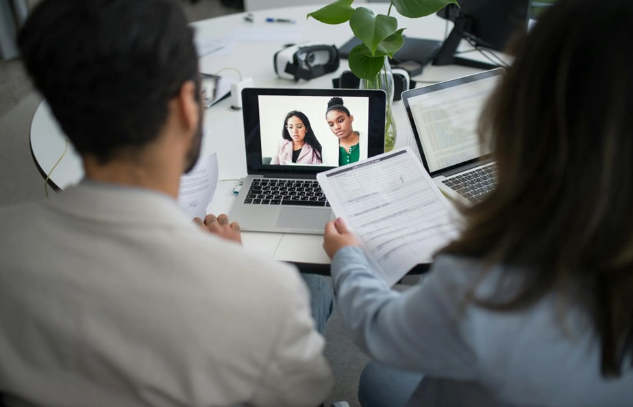 Implementing Online Collaborative Learning in Business